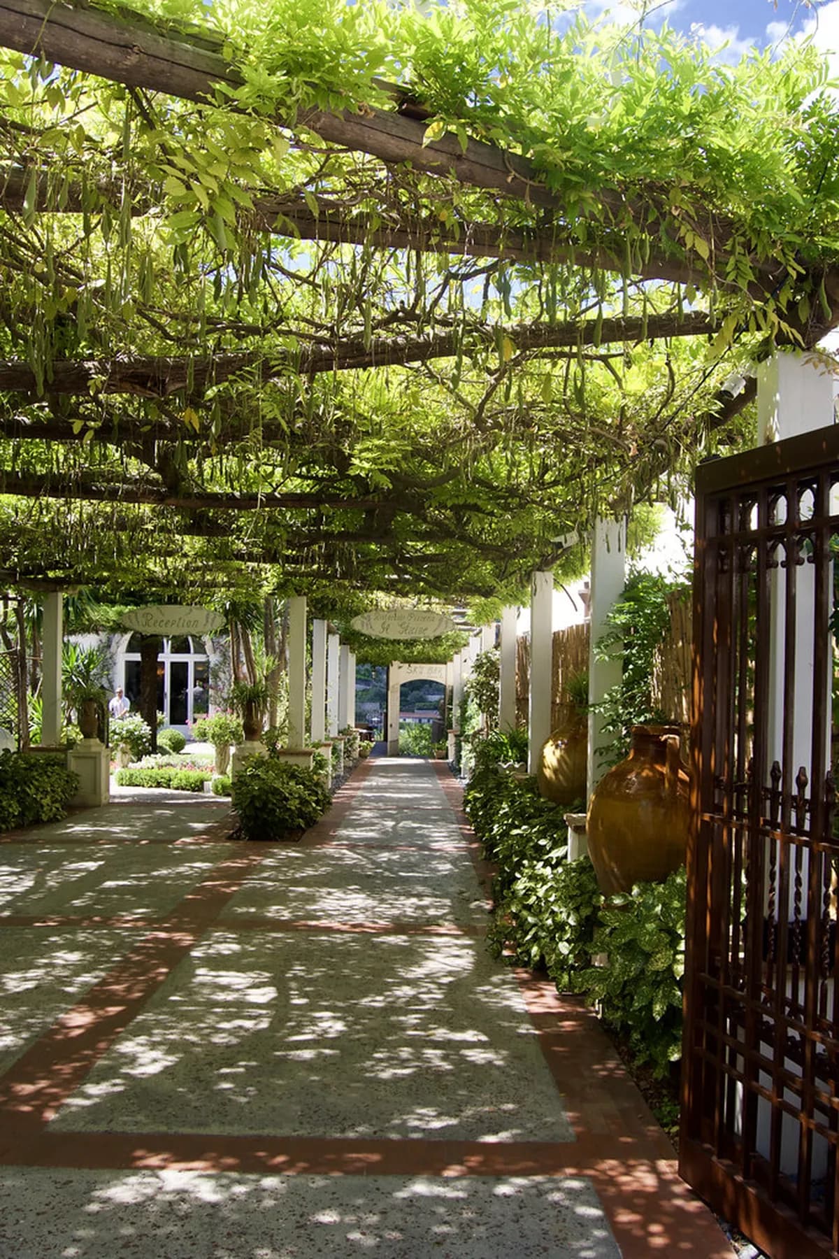 Ravello Parking Guide: 6 Essential Tips for Drivers