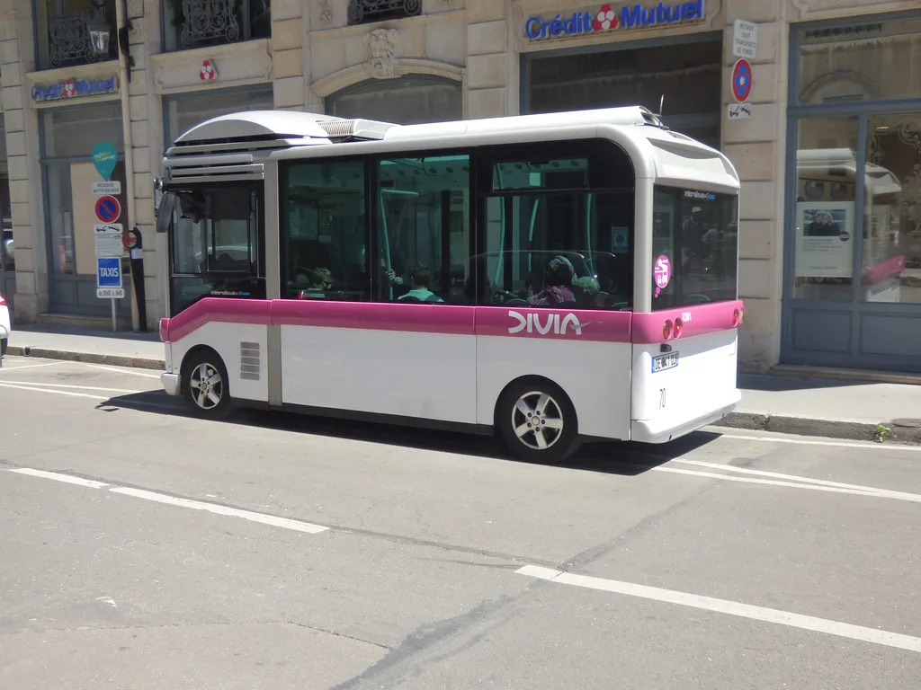 Divia buses on Rue Lamonnoye in central Dijon