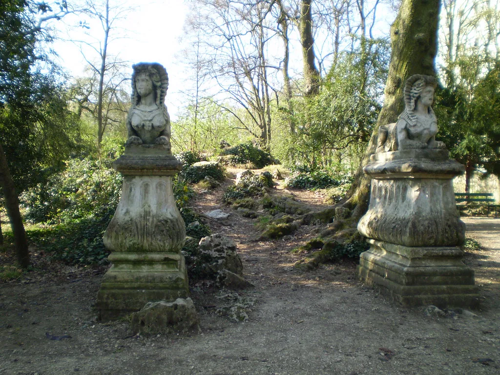 Greenery and pathways in the Jardin de l'Arquebuse botanical garden beside Dijon's main train station