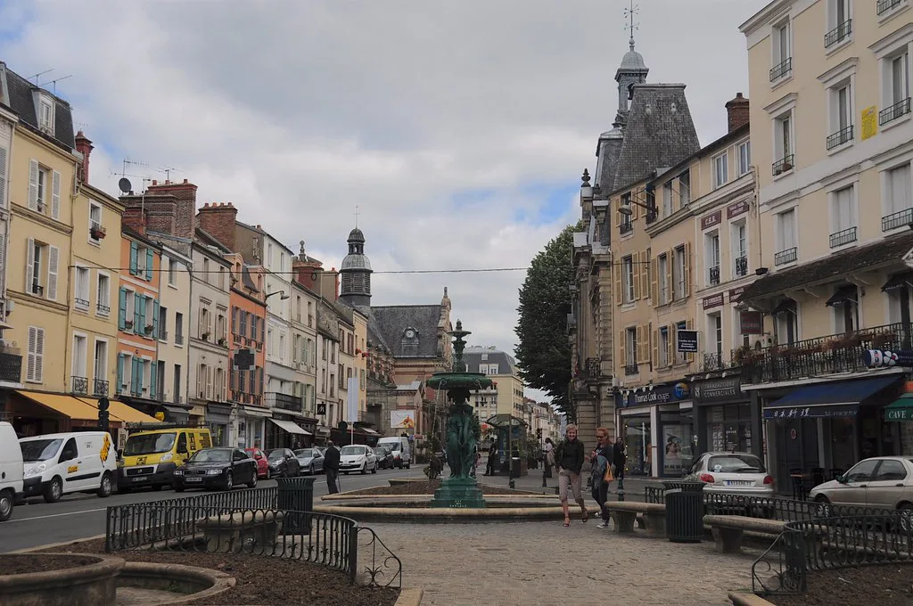 A street in the town of Fontainebleau, where the orange and green paid parking zones apply Tuesday to Saturday