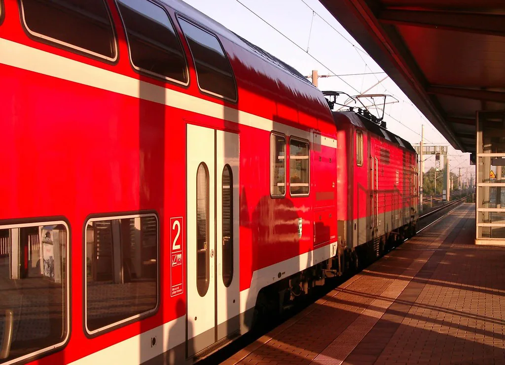 A Dresden S-Bahn regional train at a station platform