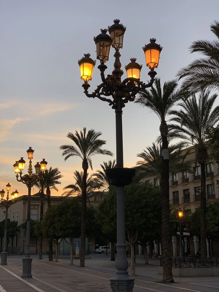 A central street scene in Jerez de la Frontera, the pedestrian-friendly core where Comujesa city buses connect outlying neighbourhoods to the historic centre