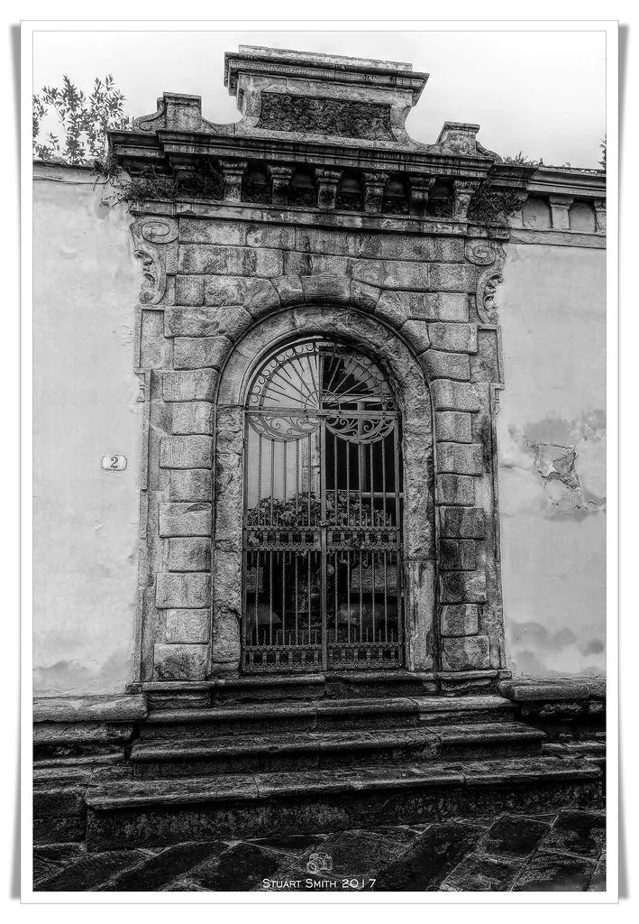 One of Lucca's historic stone gates in the city walls marking the edge of the ZTL limited-traffic zone