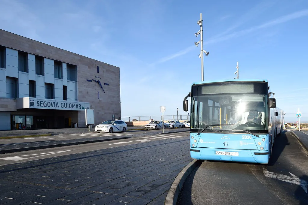 A Line 11 urban bus waiting at the Segovia-Guiomar station to carry passengers into the city centre