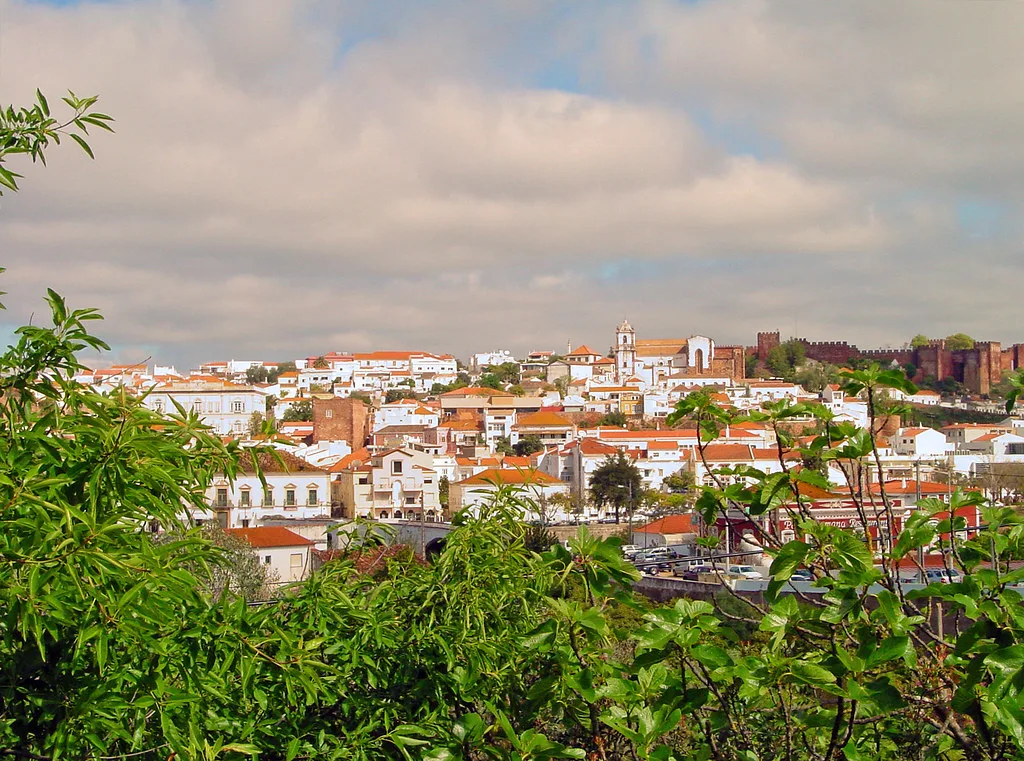 View over the whitewashed riverside town of Silves with the castle above the Rio Arade